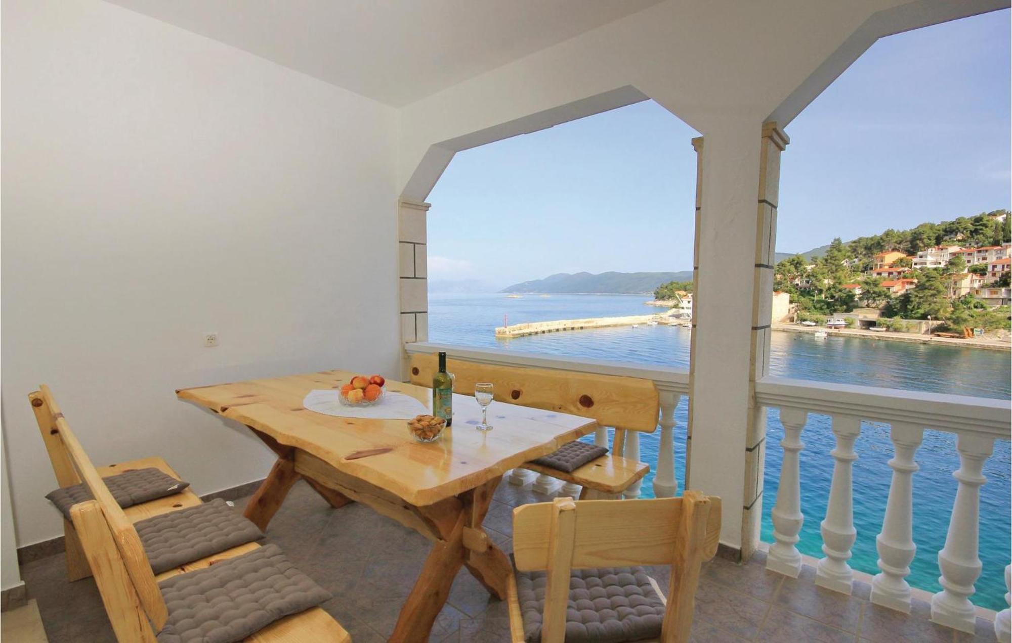 Cozy Apartment In Prigradica With House Sea View Luaran gambar