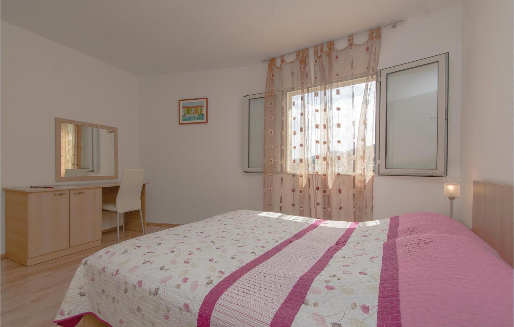 Cozy Apartment In Prigradica With House Sea View Luaran gambar