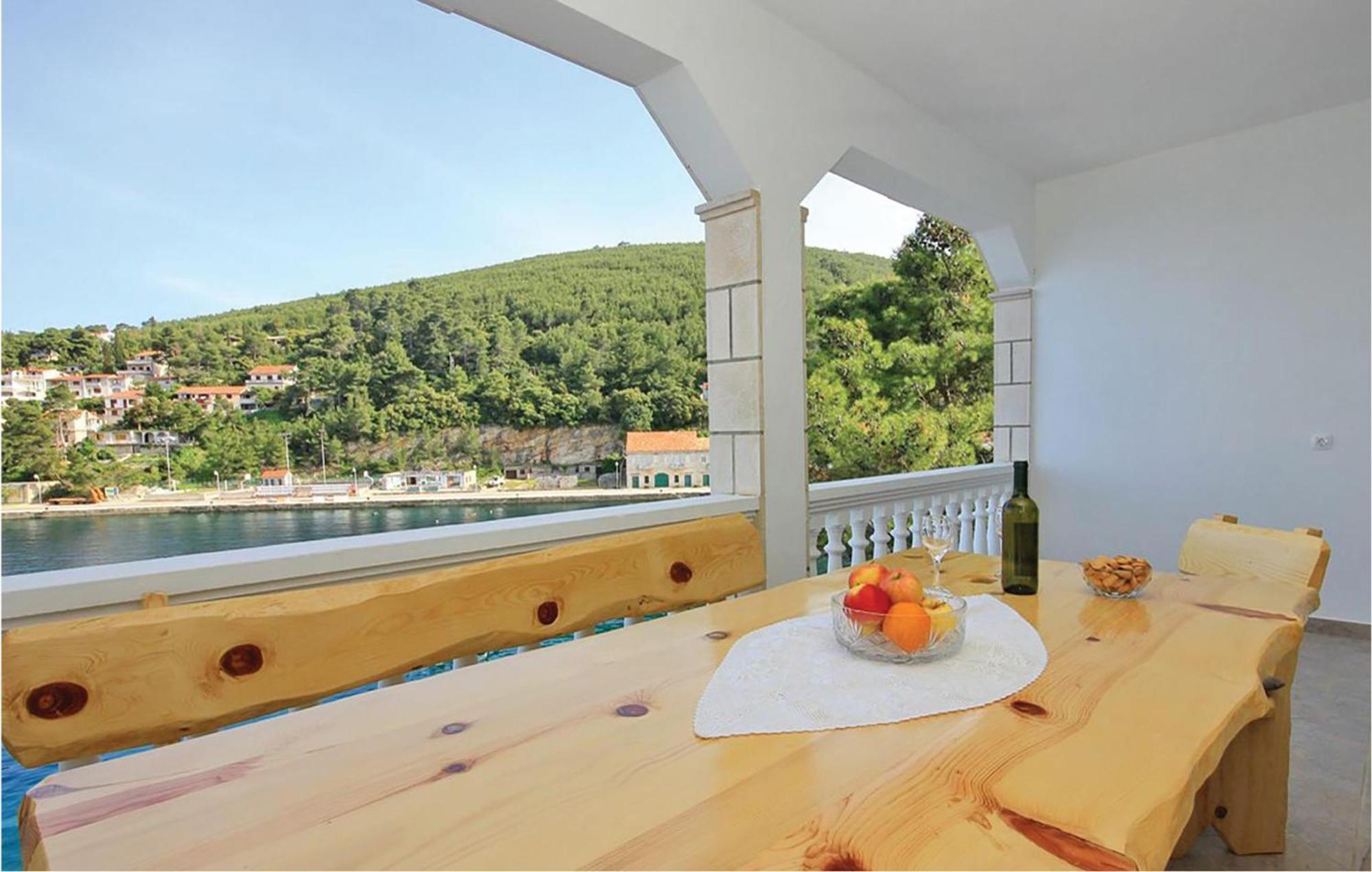Cozy Apartment In Prigradica With House Sea View Luaran gambar