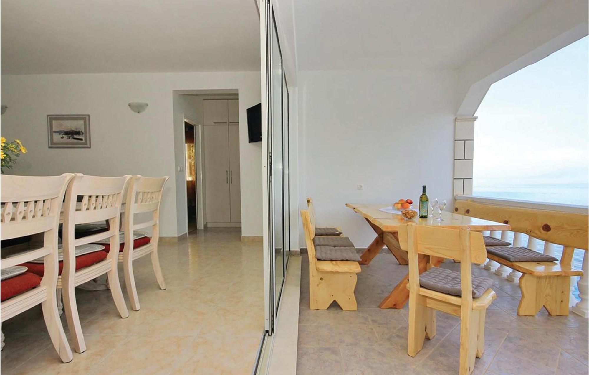 Cozy Apartment In Prigradica With House Sea View Luaran gambar