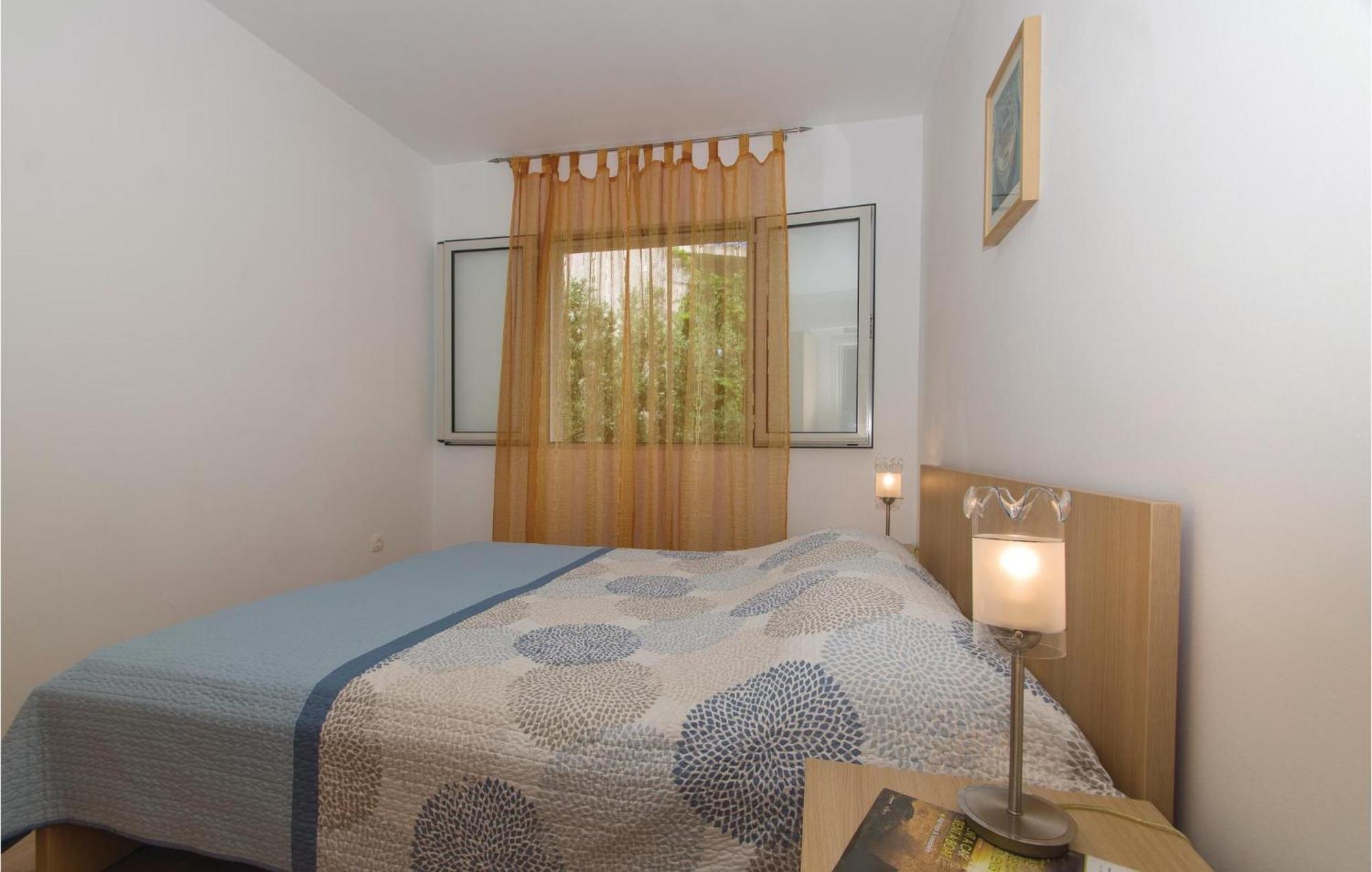 Cozy Apartment In Prigradica With House Sea View Luaran gambar