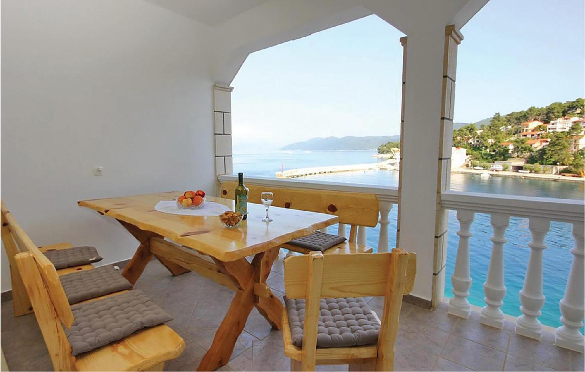 Cozy Apartment In Prigradica With House Sea View Luaran gambar