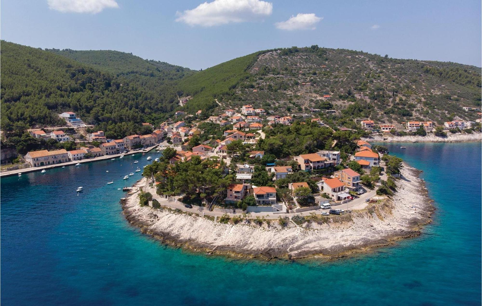 Cozy Apartment In Prigradica With House Sea View Luaran gambar