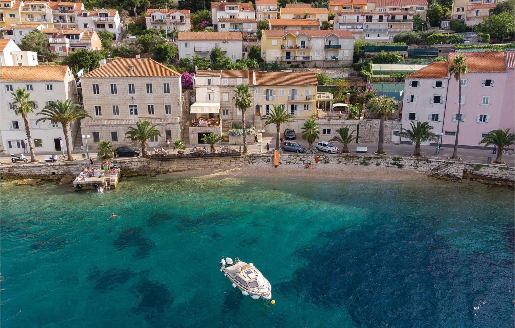 Cozy Apartment In Prigradica With House Sea View Luaran gambar